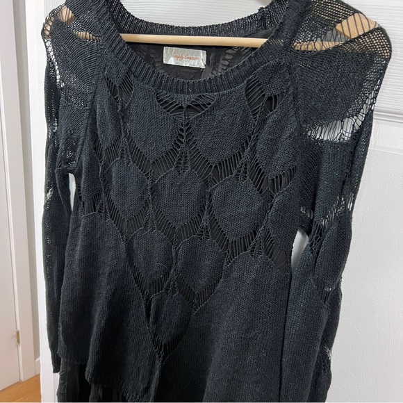 Simply Couture knit long sleeve top - Picture 2 of 6